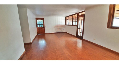 Imagen 3 de 18 de Oportunidad! Linda Casa, A Pasos De Av. Manquehue