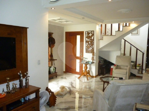 Imagem 2 de 15 de Sobrado Residencial - 3 Dorms 3 Suites 4 Vagas - À Venda No Remédios - Reo210136