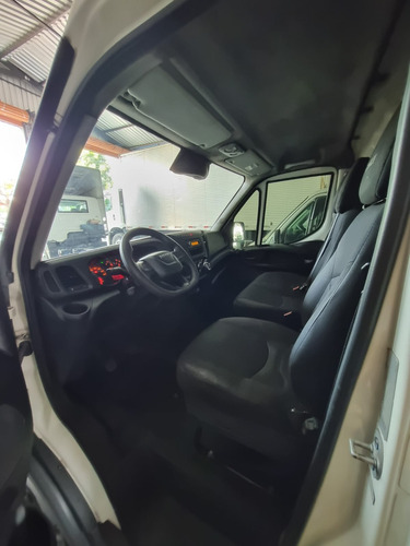 Iveco 30-130 Furgão 10,8m3 - 2020 (caminhonete No Documento)