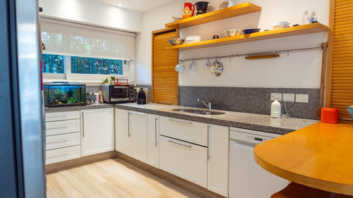 Venta De Casa 8 Ambientes En Hurlingham Con Piscina Y Quincho
