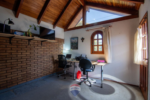 Venta Casa 5 Dorm Cochera Poeta Lugones Cba