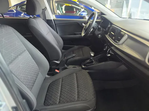 Kia Rio 1.6 L Sedan At