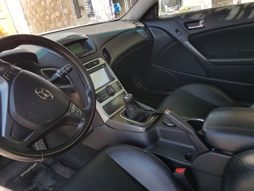 Imagen 3 de 8 de Hyundai Genesis 3.8 V6 Manual Sport 330hp