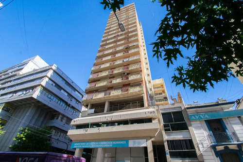 Departamento Céntrico De 3 Dormitorios En Venta