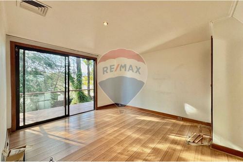 Casa Con Historia En Barrio Gran Bretaña