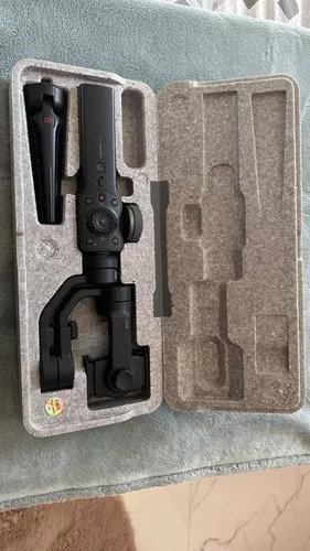 Estabilizador fotográfico Zhiyun Smooth 4 Gimbal para teléfono celular, color negro