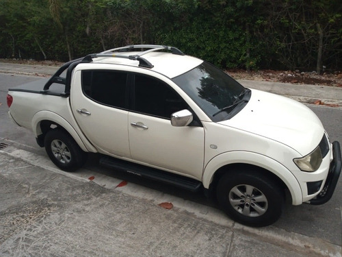 Imagem 7 de 8 de Mitsubishi L200 2011 3.2 Triton Hpe Cab. Dupla 4x4 Aut. 4p