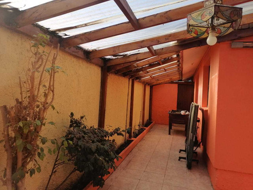 Casa En Venta. Villa Santa Carolina, Macul (107798)