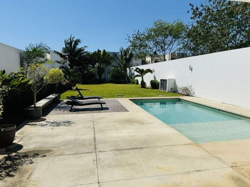Casa En Venta Con Paneles Solares En Privada Arborea, Conkal.