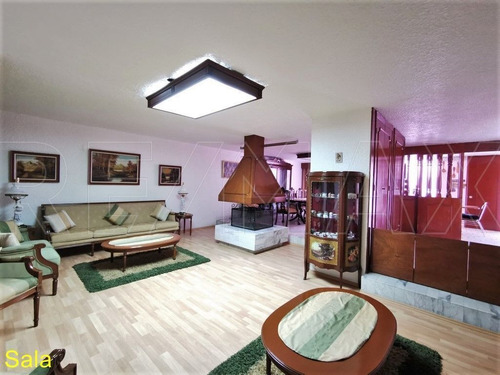 Casa De 215m2t / 347m2c / 4r / 3.5b / 1a / Vigilancia