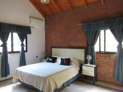 Casa Con Quincho Y Piscina, 3 Dormitorios Zona Km 50 Pilar, Barrio Abierto La Esmeralda