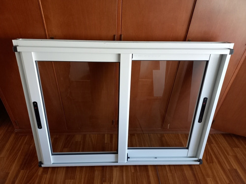 Ventana De Aluminio Blanco,  Tipo Modena, Usada, Con Rejas