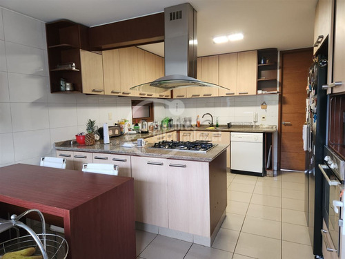Departamento En Venta De 5 Dorm. En Las Condes