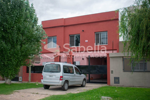 Imagen 2 de 30 de Venta De Casa 3/4 Dormitorios, La Plata.