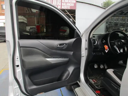 Nissan Frontier Doblecabina 4x2 2500cc Mt Aa