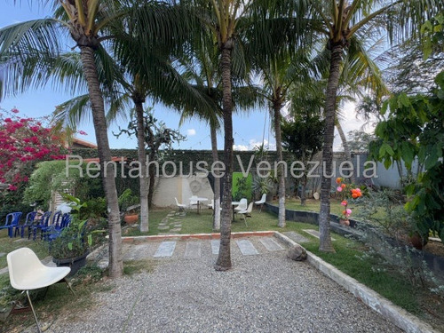 Daniela Linarez Vende Casas En Excelente Zona De Cabudare Posee 544m2 Muy Amplia Moderna Y Acogedora Con Todos Los Servicios Basicos Operativos Cocina Empotrada Bellas Areas Comunes