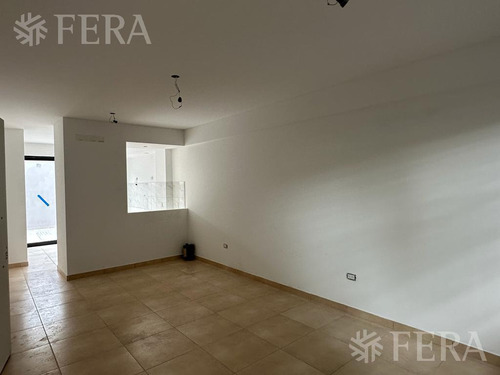 Venta Monoambiente Con Patio En Sarandí