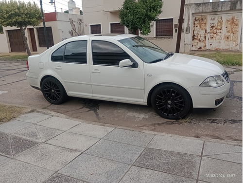 Volkswagen Bora 1.8 Highline T 180cv Cuero