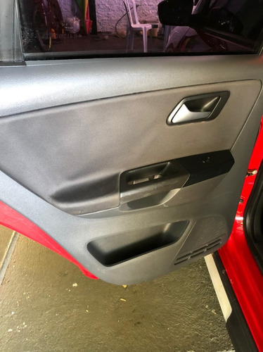 Imagem 9 de 14 de Volkswagen Crossfox 1.6 Vermelho 2011