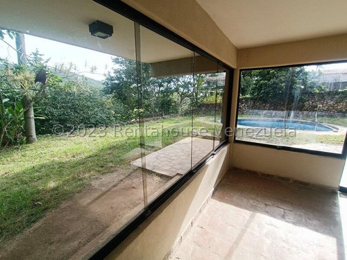 Espectacular Casa De 800 M2 De Construcción Y 1.300 M2 De Terreno, Con Vista Al Prestigioso Campo De Golf. Amplios Espacios, Todos Con Vista Al Campo De Golf, Muy Bien Distribuida, Jardines, Anexo
