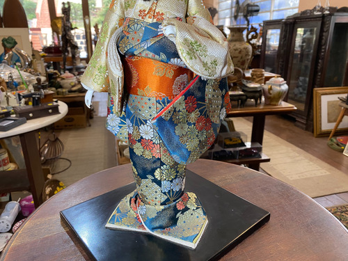 Boneca Gueixa Japonesa Antiga Em Porcelana Com Kimono (Usado)