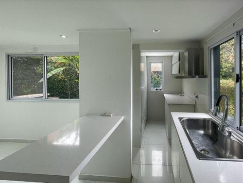 Casa En Venta - 2 Dormitorios 2 Baños - 300mts2 - Berazategui