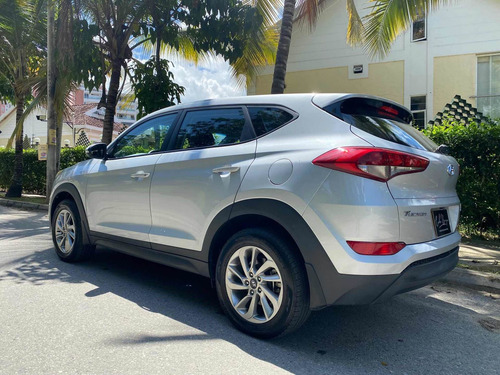 Imagen 11 de 19 de Hyundai Tucson 2.0 Gl Premium At 2018