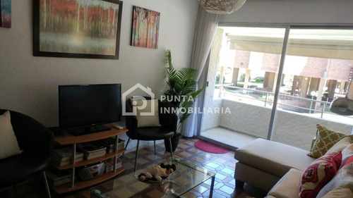 Imagen 3 de 12 de Apartamento De 2 Dormitorios Frente Al Mar En Venta, Playa Mansa