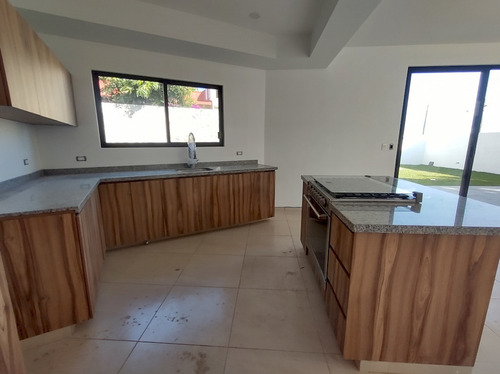 Casa Minimalista Nueva En Lomas Tetela, Cuernavaca Morelos.