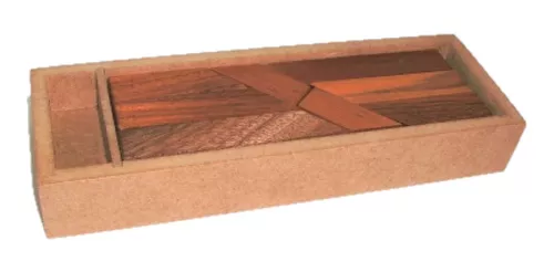 Este quebra-cabeça, normalmente de madeira e encontrado para venda
