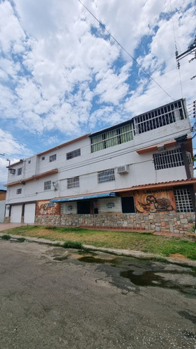 En Venta Casa Con 2 Locales, En Las Acacias, A 100 Metros De La Calle 15 De Piñonal