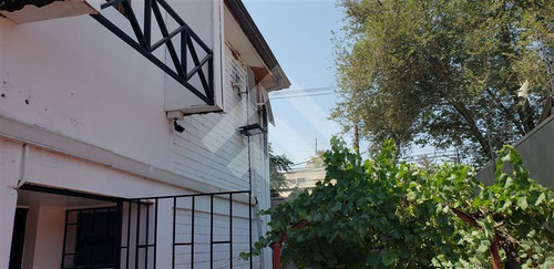 Casa En Venta De 4 Dorm. En La Reina