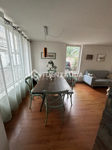 Casa De 3 Pisos En Pasaje Cerrado En Venta. En Ñuñoa