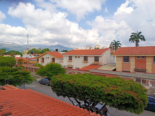 Casa Ubicada En Urbanizacion Trigal Norte, Valencia. Vende Lino Juvinao