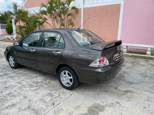 Imagen 4 de 11 de Mitsubishi Lancer Glx 1.6 108mil Km 2015