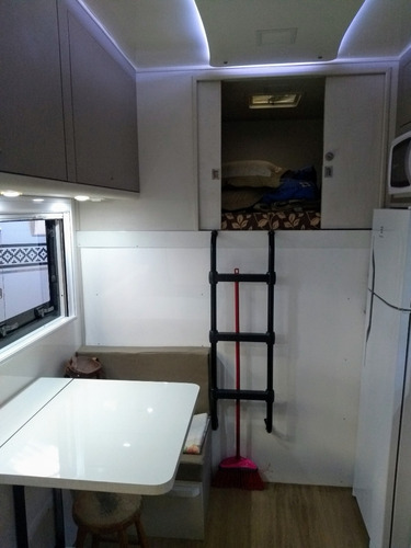 Imagem 5 de 13 de Caminhão Motorcasa