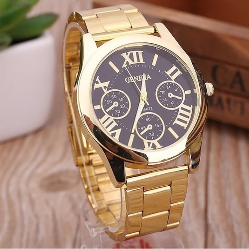 Reloj de mujer con pulsera de metal dorado, fondo negro