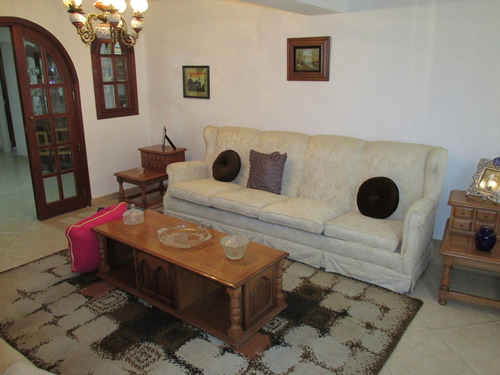 Se Vende Apartamento En Lomas De Prados Del Este Mls #24-28890