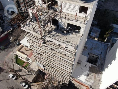 Vendo Apartamento De 1 Dormitorio Con Terraza Hacia Atrás Y Parrillero Exclusivo, Garaje Opcional, Pocitos Nuevo