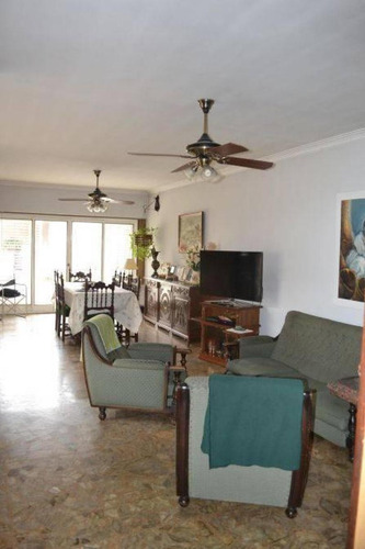 Casa En Venta - 5 Dormitorios 2 Baños - Cochera - 323mts2 - Temperley