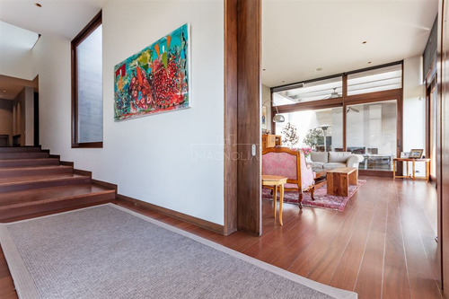 Casa En Venta De 6 Dorm. En Lo Barnechea