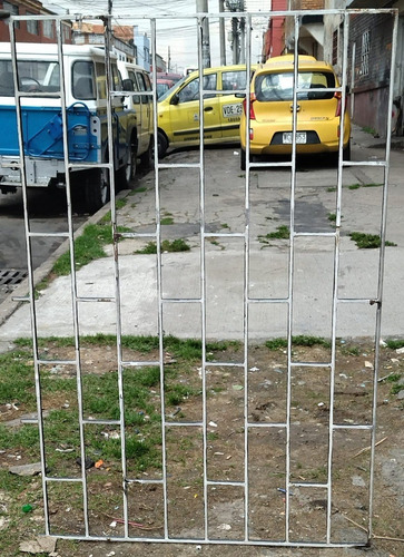 Imagen 2 de 4 de Juego De 4 Rejas De Seguridad Metálicas Para Negocio O Casa