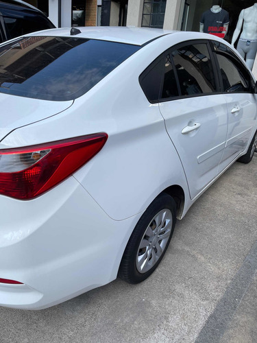 Hyundai Hb20s 2017 1.6 Comfort Plus Flex 4p