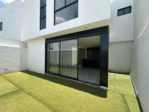 Hermosa Residencia Premium En Venta Entre El Refugio Y Zibatá, 4 Recámaras, Lujo