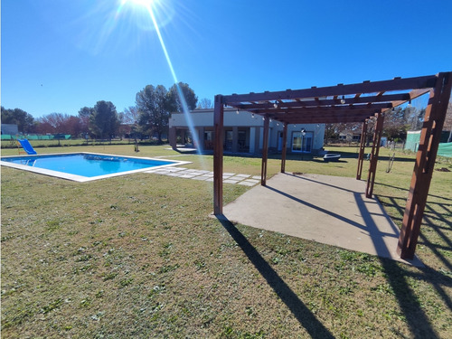 Hermosa Casa En La Cecilia Carlos Keen Lujan Nueva