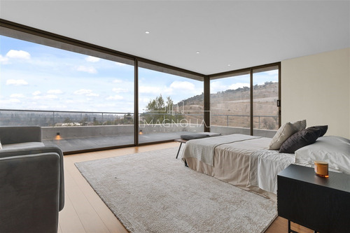 Casa En Arriendo De 7 Dorm. En Lo Barnechea