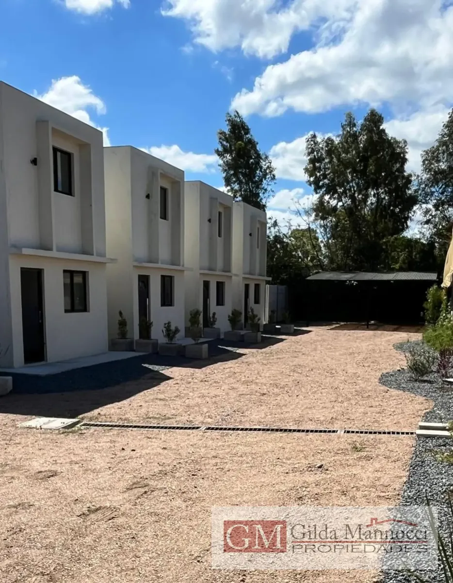 Casa De 2 Plantas, 2 Dormitorios, Garaje, En Alquiler En Solymar · Foto 2