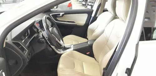 Volvo Xc60 2.4 D5 Momentum Diesel Awd 4p Automático