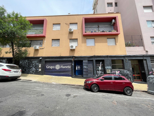 Venta Local Comercial Zona Centro En Esquina De 1.127 M2  Galicia Y Cuareim Con Acceso Vehicular