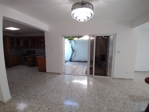 Imagen 10 de 14 de Alquilo Acogedora Casa En Los Cacicazgos 4 Habitaciones